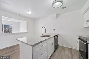 8410 Lyons Pl, Philadelphia, PA 19153 - Photo 10