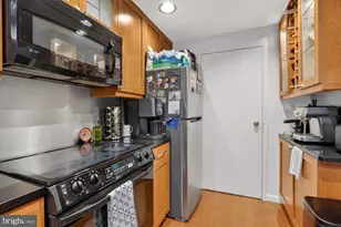 825 N 29th St, Philadelphia, PA 19130 - Photo 4