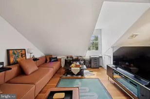 1021 Clinton St, Philadelphia, PA 19107 - Photo 4