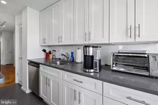220 Locust St, Philadelphia, PA 19106 - Photo 4