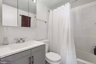 220 Locust St, Philadelphia, PA 19106 - Photo 6