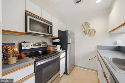 1601 Spring Garden Street #207, Philadelphia, PA 19130 - Photo 6