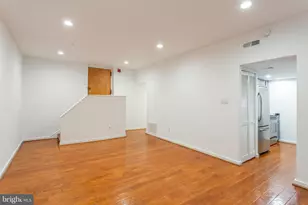 1035 Spruce St, Philadelphia, PA 19107 - Photo 6