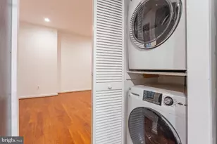 1035 Spruce St, Philadelphia, PA 19107 - Photo 12