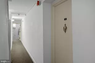 1035 Spruce St, Philadelphia, PA 19107 - Photo 10
