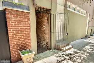 1035 Spruce St, Philadelphia, PA 19107 - Photo 36