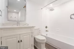 1035 Spruce St, Philadelphia, PA 19107 - Photo 30