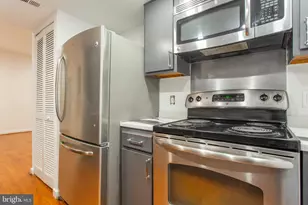 1035 Spruce St, Philadelphia, PA 19107 - Photo 20