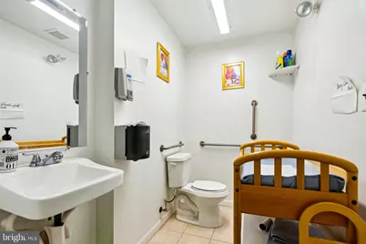 7221 W Passyunk Avenue, Philadelphia, PA 19142 - Photo 20