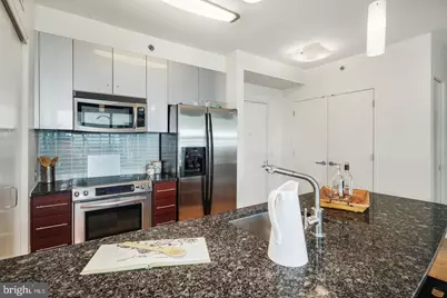 2101 Market Street #2405, Philadelphia, PA 19103 - Photo 22