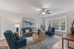 909 Ronnie Cir, Philadelphia, PA 19128 - Photo 2