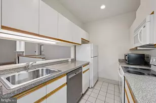 1723 Wallace St, Philadelphia, PA 19130 - Photo 8