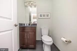 2555 Carpenter St, Philadelphia, PA 19146 - Photo 8