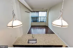 2429 Locust St, Philadelphia, PA 19103 - Photo 12