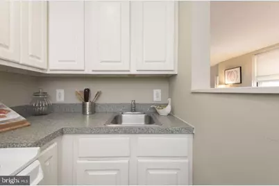 201 S 13th Street #710, Philadelphia, PA 19107 - Photo 2