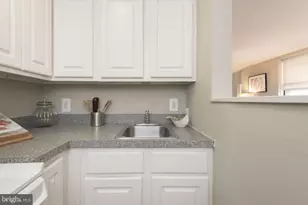 201 S 13th St, Philadelphia, PA 19107 - Photo 2