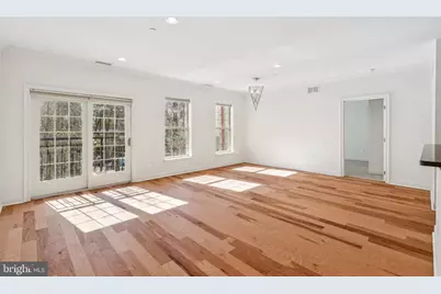 500 Admirals Way #231, Philadelphia, PA 19146 - Photo 2