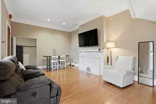 1713 Green St, Philadelphia, PA 19130 - Photo 4