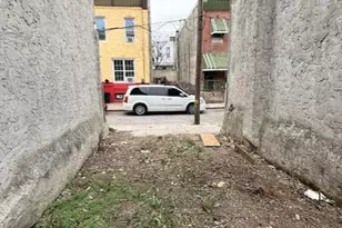 1618 S LeCount St, Philadelphia, PA 19145 - Photo 2