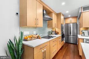 918 Spruce St, Philadelphia, PA 19107 - Photo 2