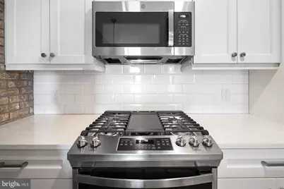 806 N 2nd Street #TOP 2 FLOORS FRONT, Philadelphia, PA 19123 - Photo 4