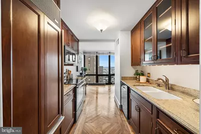 2018 Walnut Street #21L, Philadelphia, PA 19103 - Photo 4