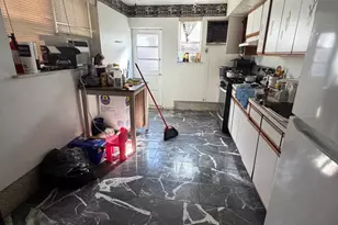 2441 S Hutchinson St, Philadelphia, PA 19148 - Photo 4