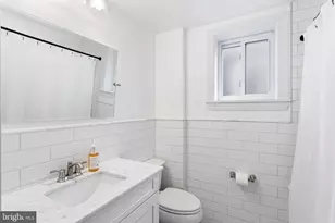 869 N 27th St, Philadelphia, PA 19130 - Photo 16
