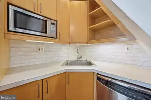 2032 Pine St, Philadelphia, PA 19103 - Photo 6