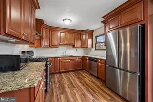 804 Keely Pl, Philadelphia, PA 19128 - Photo 2