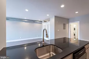 135 N 3rd St, Philadelphia, PA 19106 - Photo 4