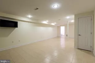 1017 S Dorrance St, Philadelphia, PA 19146 - Photo 12