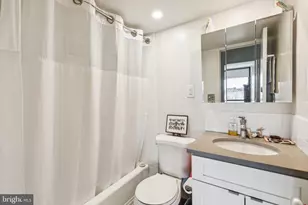 210 Locust St, Philadelphia, PA 19106 - Photo 8