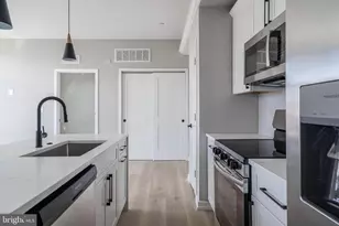 2401 Washington Ave, Philadelphia, PA 19146 - Photo 8