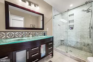 1825 Carpenter St, Philadelphia, PA 19146 - Photo 16