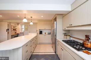 8830 Towanda Street/ Aka 505 W Chestnut Hill Ave, Philadelphia, PA 19118 - Photo 20