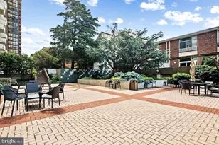 604 S Washington Square S, Philadelphia, PA 19106 - Photo 22