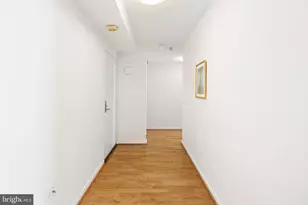 604 S Washington Square S, Philadelphia, PA 19106 - Photo 16