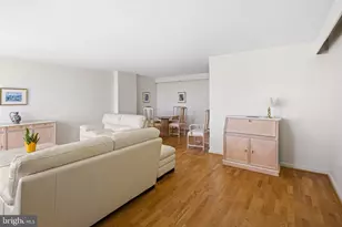 604 S Washington Square S, Philadelphia, PA 19106 - Photo 6