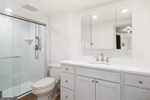 604 S Washington Square S, Philadelphia, PA 19106 - Photo 14