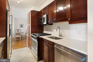 604 S Washington Square S, Philadelphia, PA 19106 - Photo 8