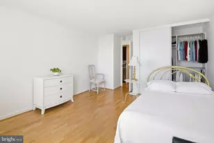 604 S Washington Square S, Philadelphia, PA 19106 - Photo 16