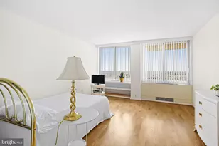 604 S Washington Square S, Philadelphia, PA 19106 - Photo 14