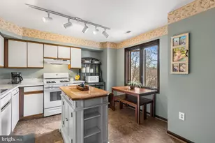 9019 Ayrdale Crescent St, Philadelphia, PA 19128 - Photo 8