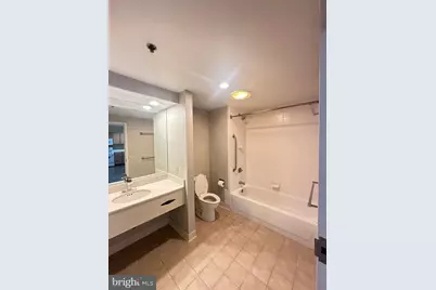 1100 Vine Street #404, Philadelphia, PA 19107 - Photo 4