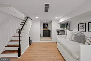 2050 St Albans St, Philadelphia, PA 19146 - Photo 20