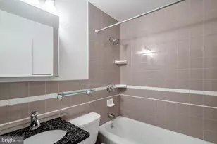 1725 Pine St, Philadelphia, PA 19103 - Photo 16