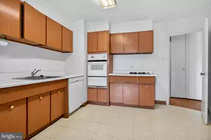 2401 Pennsylvania Ave, Philadelphia, PA 19130 - Photo 14