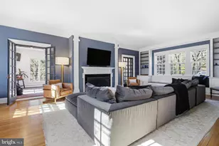 8219 St Martins Ln, Philadelphia, PA 19118 - Photo 12