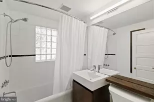 2123 Cypress St, Philadelphia, PA 19103 - Photo 26